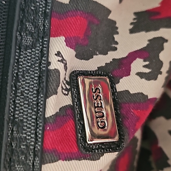Large Guess Purse - Picture 6 of 7